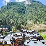 Pic Negre. Exclusividad y vistas cerca de pistas.